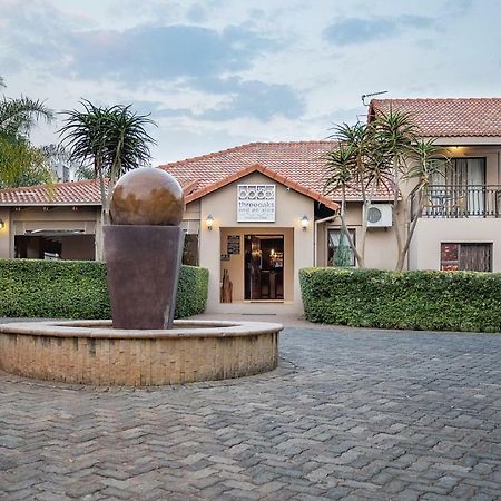 Three Oaks And An Aloe Boutique Hotel Хартбиспурт Экстерьер фото